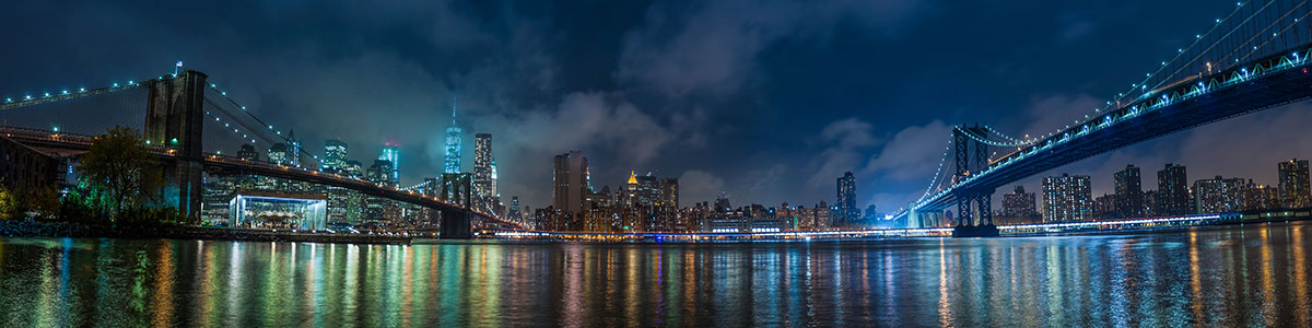 View of NYC between the Brooklyn Bridge and Manhattan Bridge