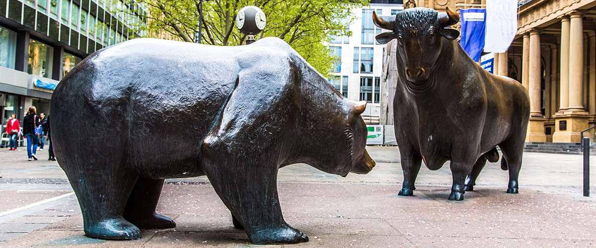 Bull and Bear Statues at Franfurt Stock Exchange